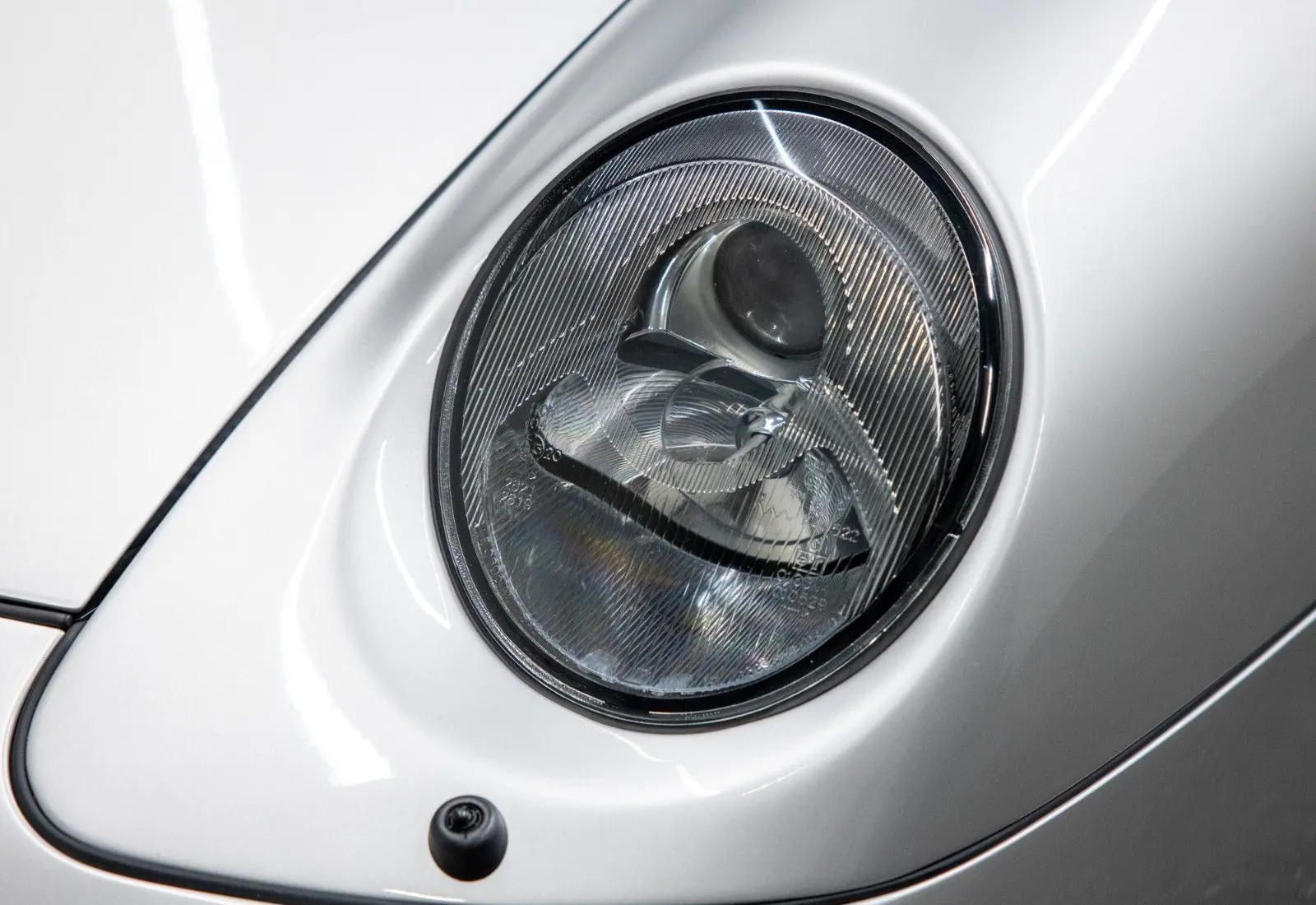 Porsche 993 Carrera 4S Coupé * Schaltgetriebe * Dach *  - 128236