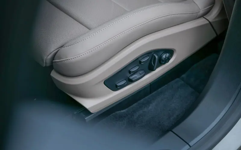 Porsche Macan Turbo Electric * INNO * P.DISPLAY * H.LENK * PANO - 115174