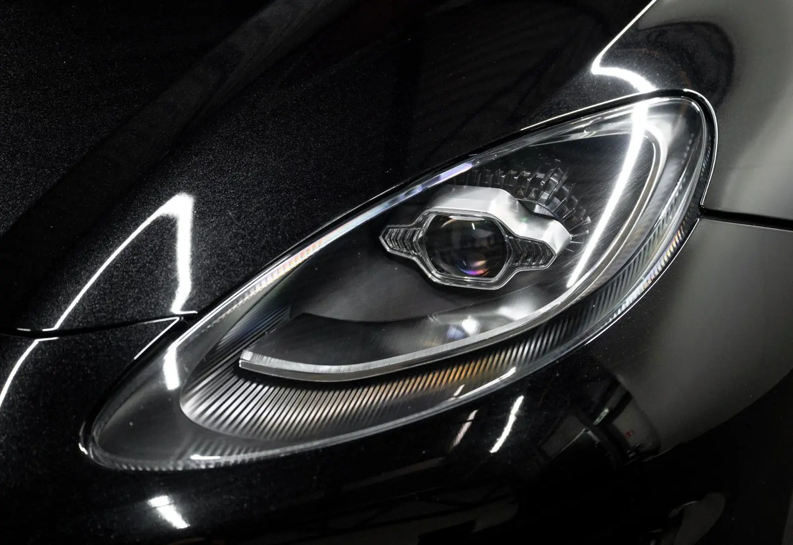 Aston Martin DBX 707 * Carbon * Sitzbelüftung * ACC * 360 * DesignPack - 168101