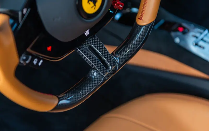 Ferrari 296 GTB * 1.HAND * CARBON * CARBON FELGEN * LIFT *  - 121375