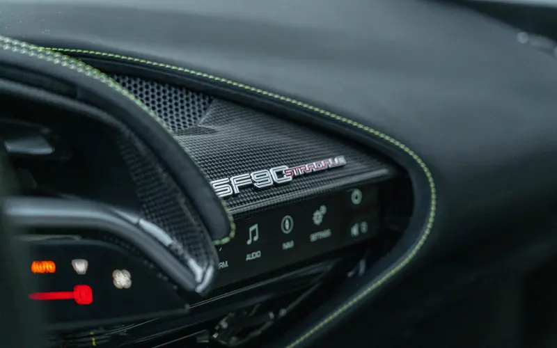 Ferrari SF90 Stradale * ATELIER * GIALLO TRIPLO * CARBON * TAILO - 138988