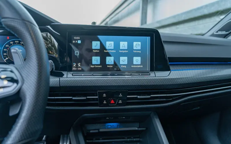 Volkswagen Golf VIII R * PERFORMANCE * AKRA * PANO * HUD * MAXTON * VO - 133476