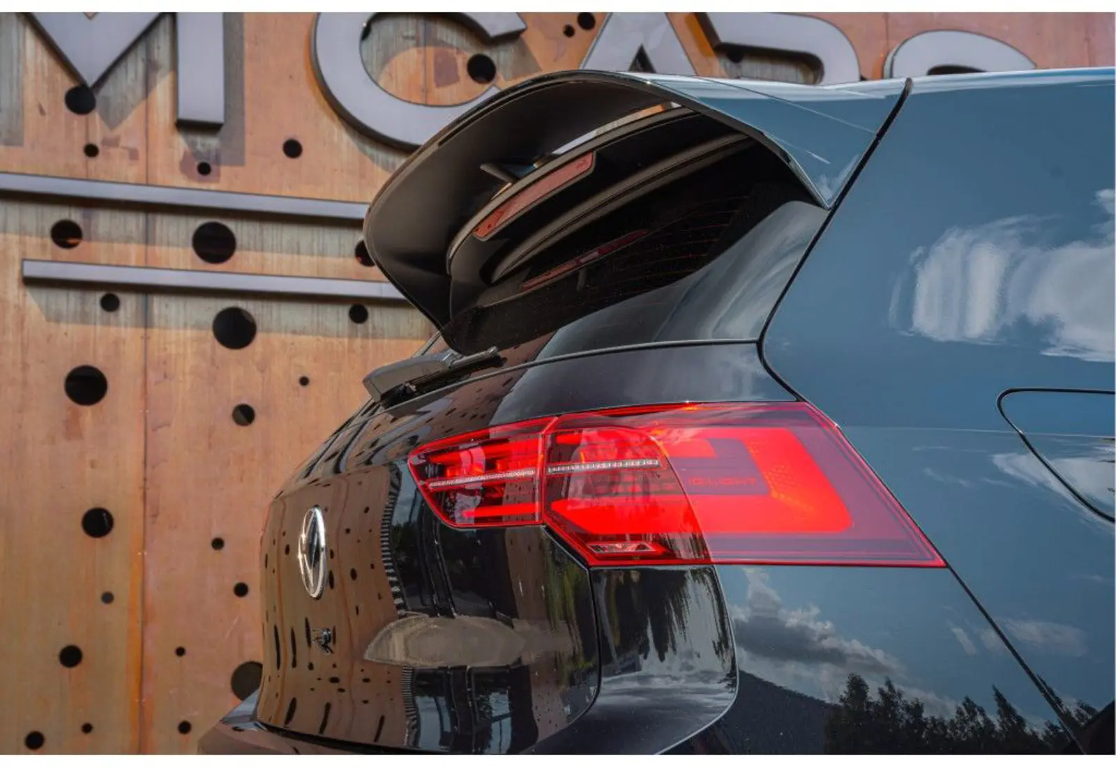 Volkswagen Golf VIII R 4Motion * AKRAPOVIC * STAGE 2 * PANO * PERF - 127683