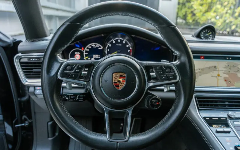 Porsche Panamera Sport Turismo 4 E-Hybrid * SPORTPAKET * CH - 168562