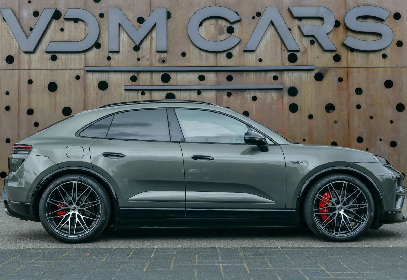Porsche Macan Turbo Electric * INNO * P.DISPLAY * H.LENK * PANO - 115163