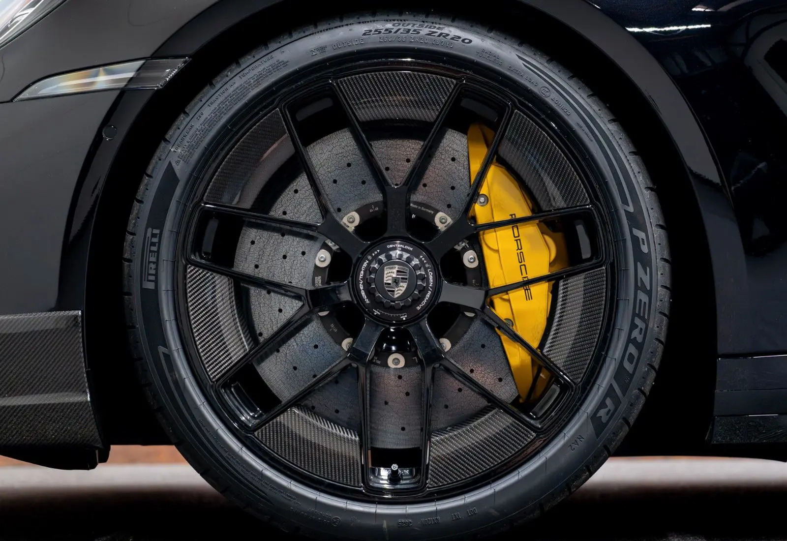 Porsche 911 Turbo S * 992.2 * MY26 * SPORTDES * CARBON EXTERIOR - 145933