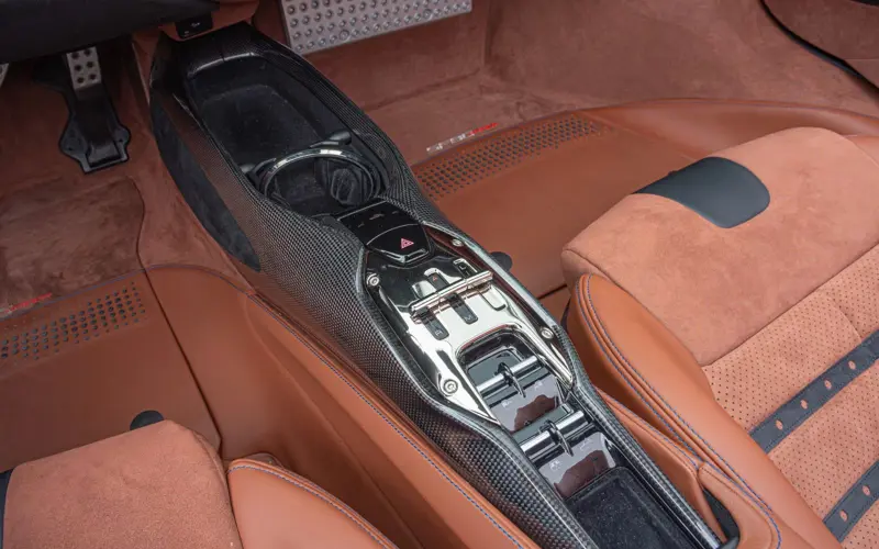 Ferrari SF90 Spider * CARBON(12x) * CARPLAY * LIFT * TWO-TONE *  - 126541