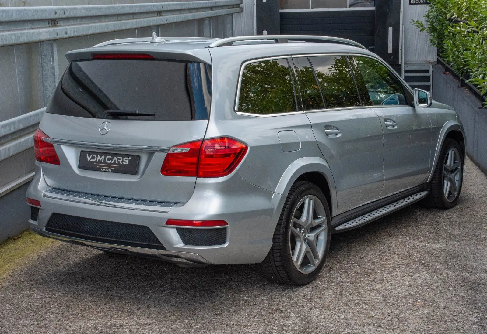 Mercedes-Benz GL 350 BlueTec 4M * AMG LINE * 7-SITZ * 360 * HARMAN *  - 114296