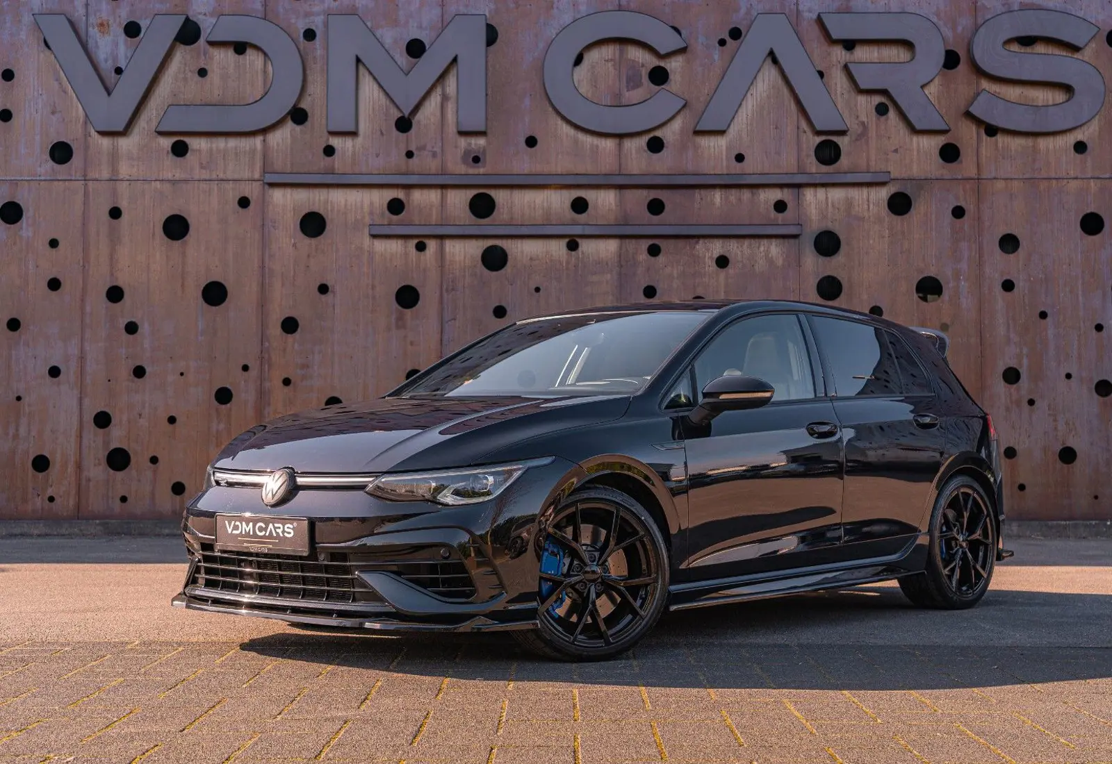 Volkswagen Golf VIII R * PERFORMANCE * AKRA * PANO * HUD * MAXTON * VO - 133453