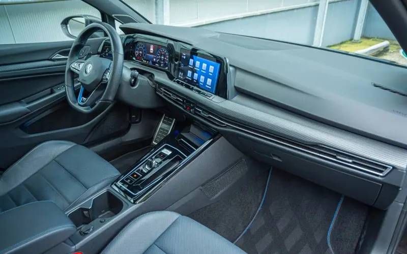 Volkswagen Golf VIII R 4Motion * AKRAPOVIC * STAGE 2 * PANO * PERF - 127695