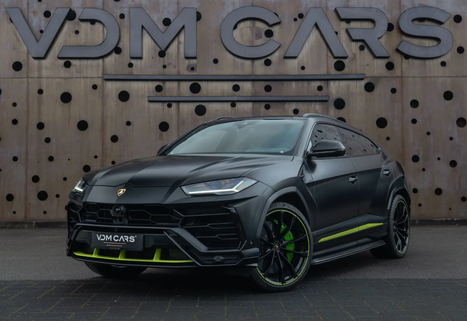 Lamborghini Urus * 4-SITZ * CARBON * ORIG. MATTLACK * GRAPHITE CAP *  - 134542