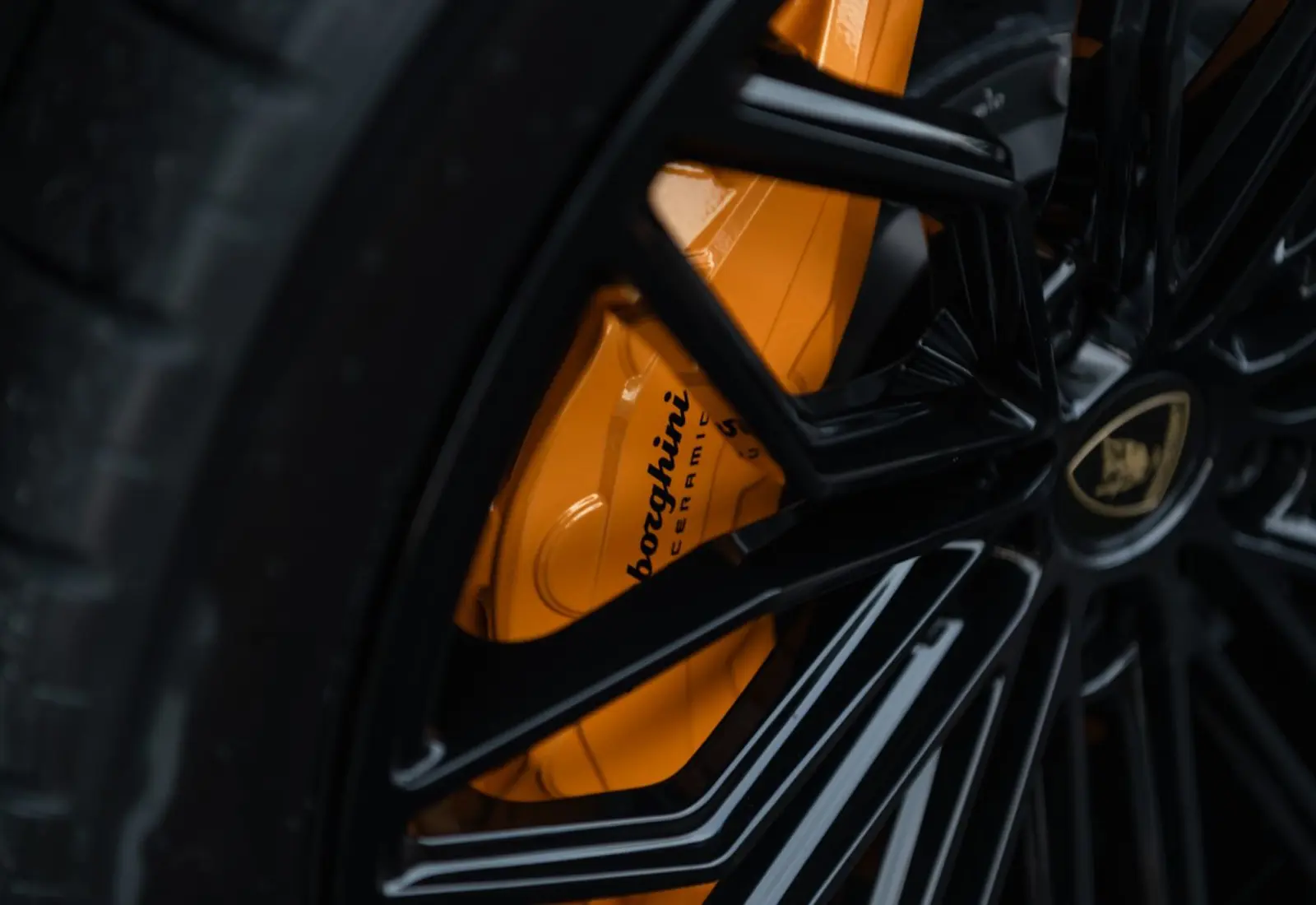 Lamborghini Urus SE * KERES MATTE * SONUS * MAINTENANCE PACK * 23" *  - 128140