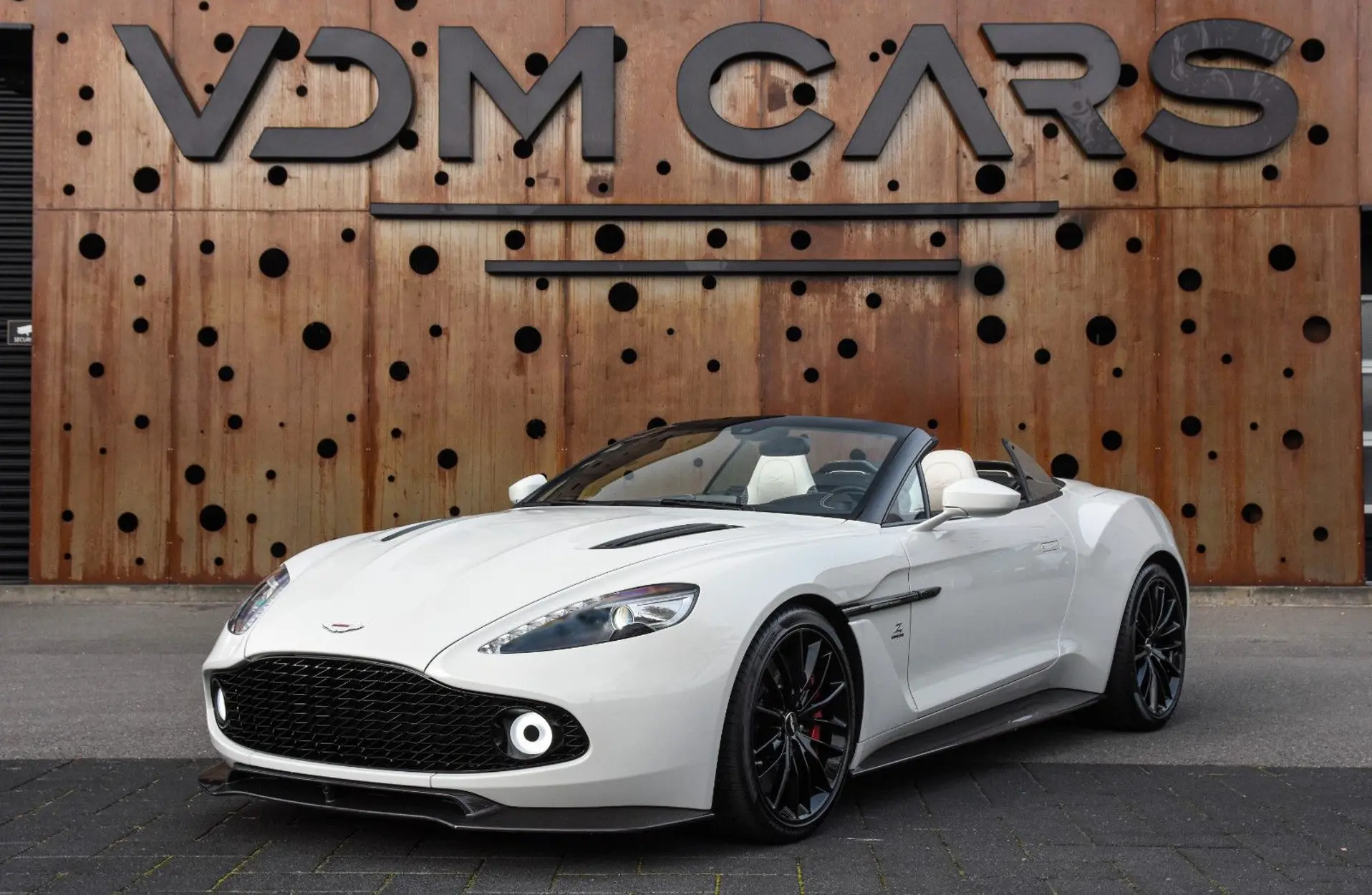 Aston Martin - Vanquish - 110725