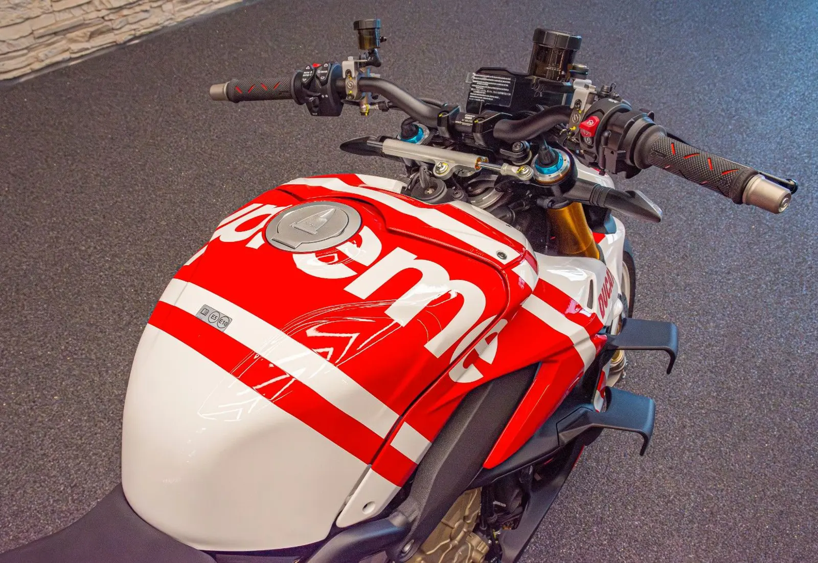 Ducati Streetfighter V4 Supreme. * 1 OF 250 LIMITED ED - 105560