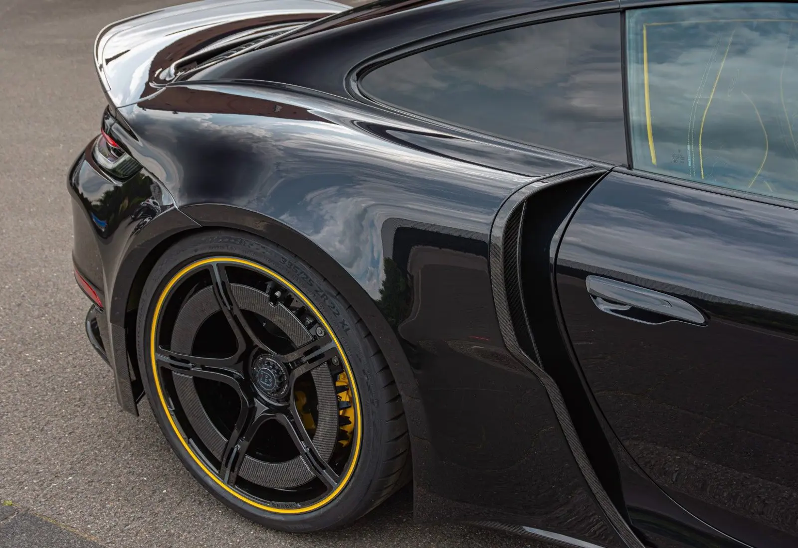 Porsche 911 BRABUS ROCKET R * 1 OF 25 * 900HP * CARBON * LIFT *  - 104796