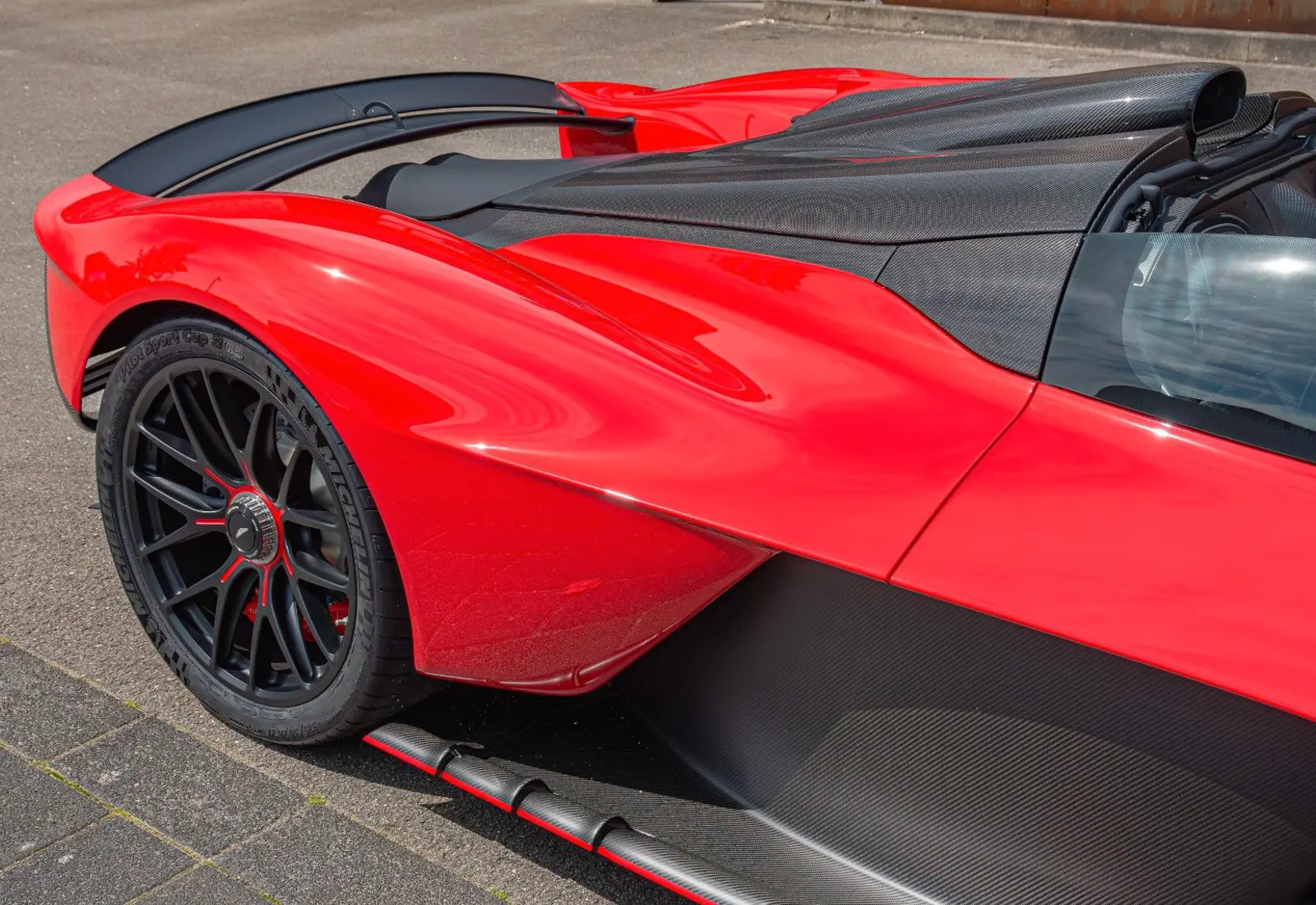 Aston Martin Valkyrie SPIDER * Q-COMMISSION * COLLECTOR PLAN *  - 105952