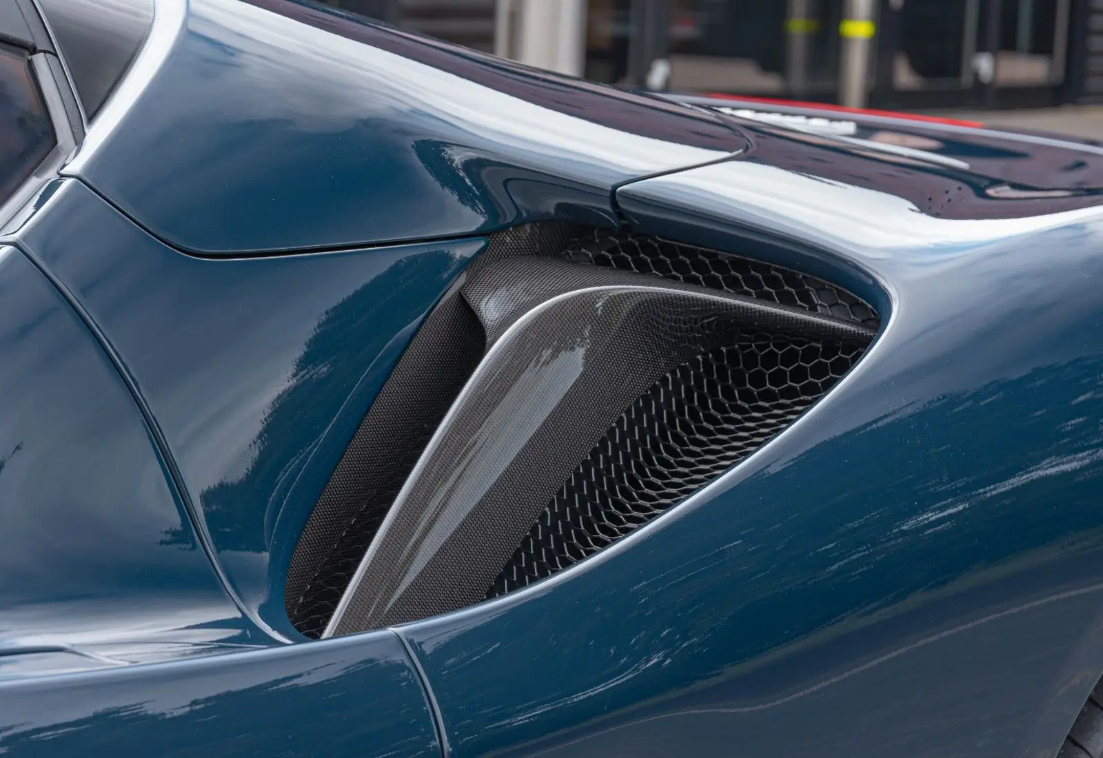 Ferrari SF90 Spider * CARBON(12x) * CARPLAY * LIFT * TWO-TONE *  - 126559