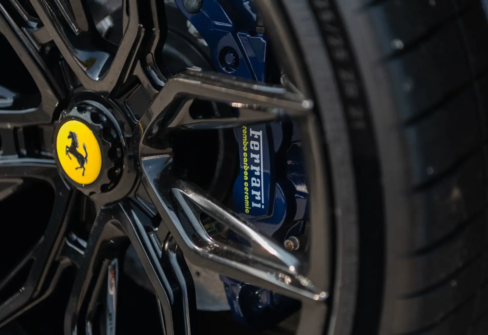 Ferrari SF90 Spider * CARBON(12x) * CARPLAY * LIFT * TWO-TONE *  - 117966