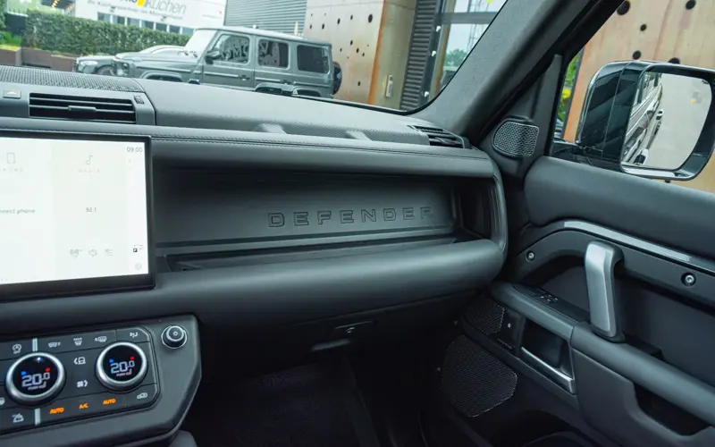 Land Rover Defender 3.0 D300 MHEV HSE 110 * MERIDIAN * PANO *  - 84866