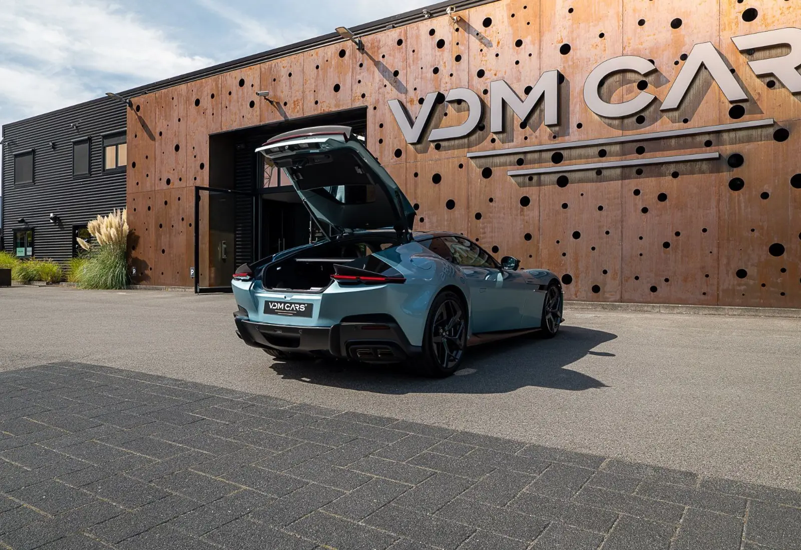 Ferrari 12Cilindri * MATT Carbon * VOLL * LP 565.205,- * Neu - 169248