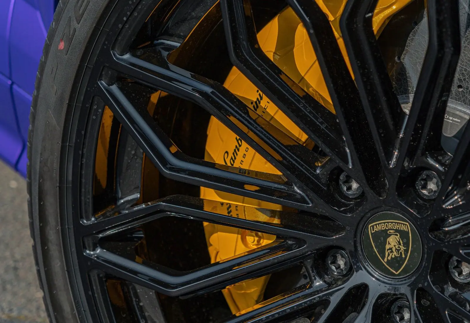 Lamborghini Urus SE * AD PERSONAM * VIOLA HONGKONG * MASSAGE * VOLL - 135980