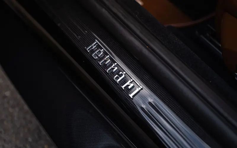 Ferrari Roma Spider * SPECIAL COLOR * VENT * VOLL * LP €345.000 - 171218