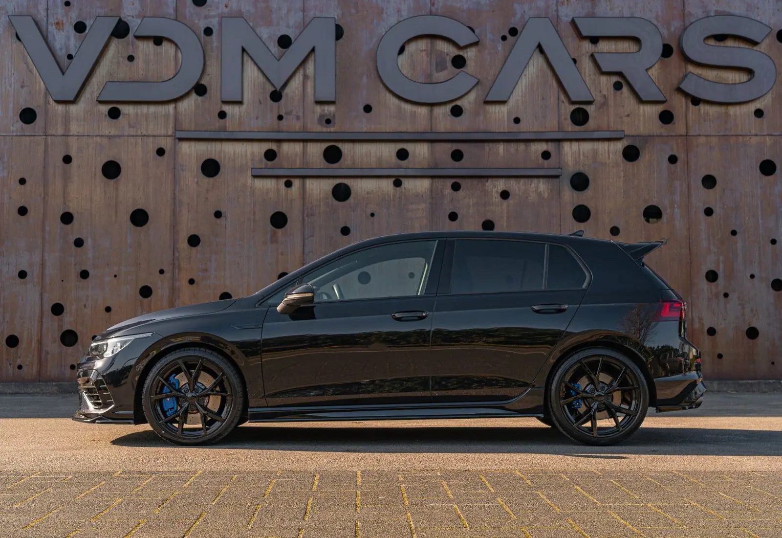 Volkswagen Golf VIII R * PERFORMANCE * AKRA * PANO * HUD * MAXTON * VO - 133459