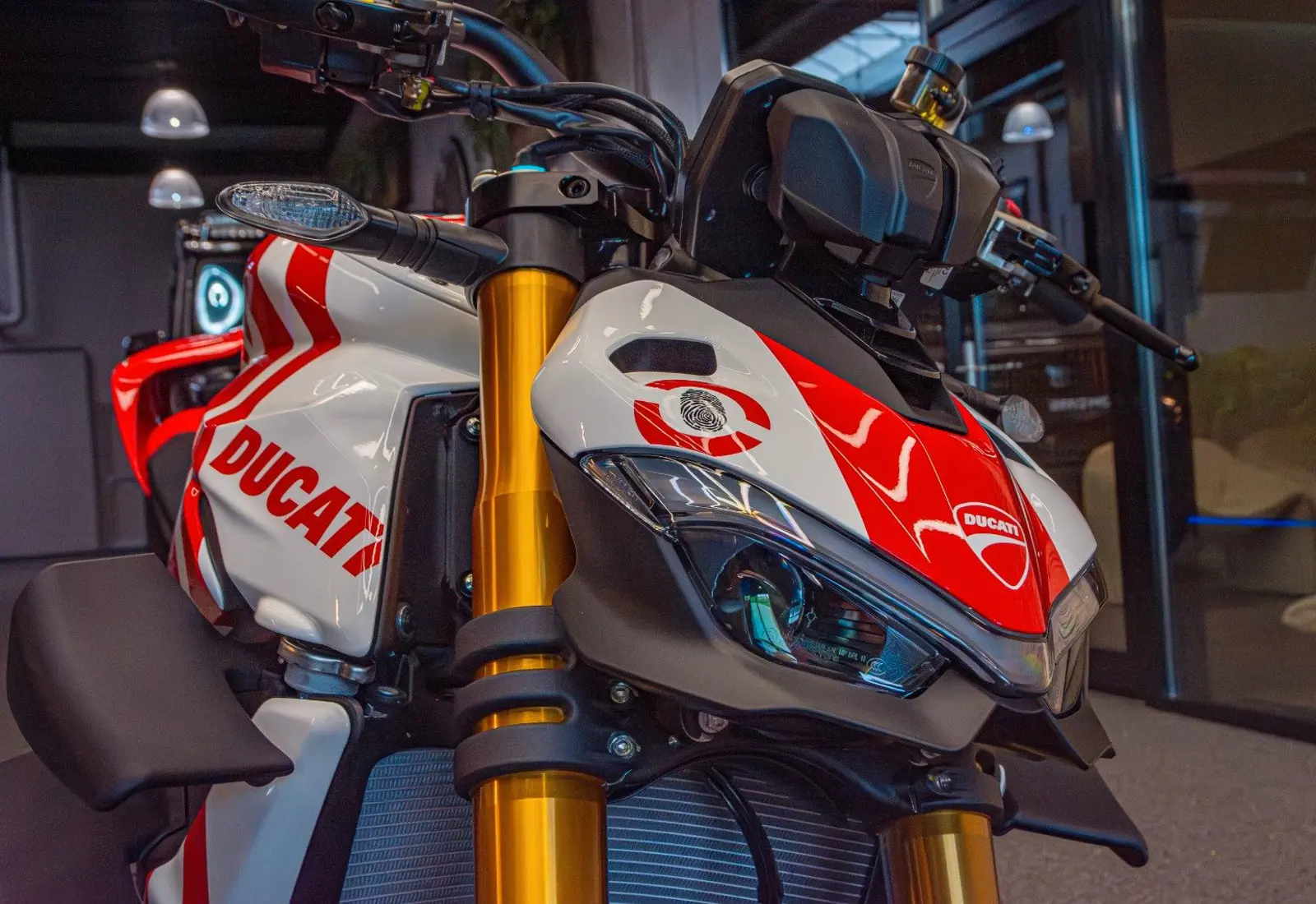 Ducati Streetfighter V4 Supreme. * 1 OF 250 LIMITED ED - 105561
