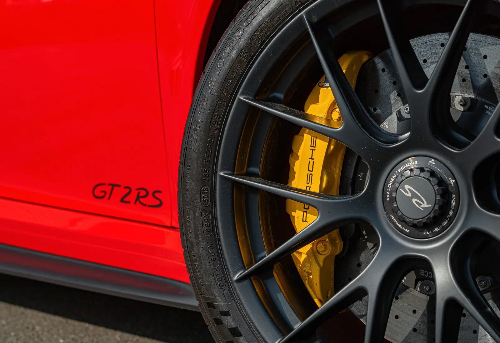 Porsche 911 GT2 RS * WEISSACH * 1.HAND * NUR 732KM * CLUBSPORT - 135824