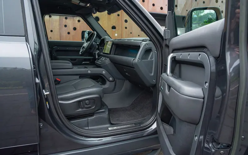 Land Rover Defender 3.0 D300 MHEV HSE 110 * MERIDIAN * PANO *  - 84868