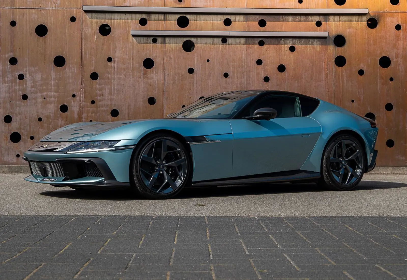 Ferrari 12Cilindri * MATT Carbon * VOLL * LP 565.205,- * Neu - 169239