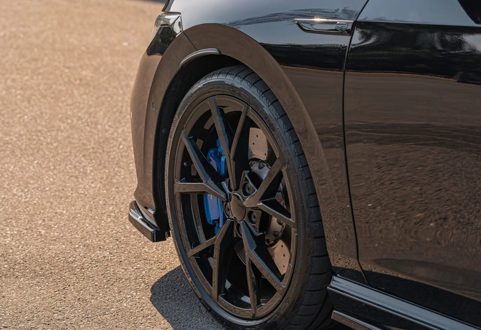 Volkswagen Golf VIII R * PERFORMANCE * AKRA * PANO * HUD * MAXTON * VO - 133464