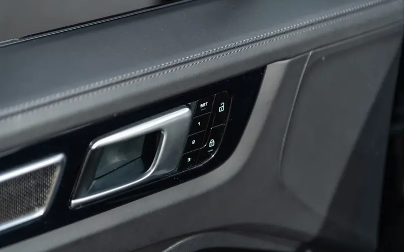 Porsche Cayenne Coupe S * CARBON pak * 1e Hand * Neue Wart - 131139