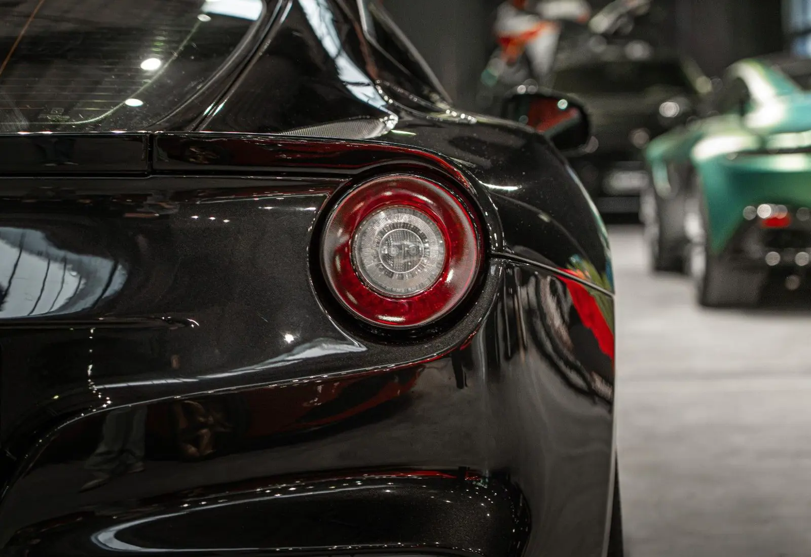 Ferrari F12 Berlinetta * ALCANTARA * CUSTOM * CARBON *  - 135004