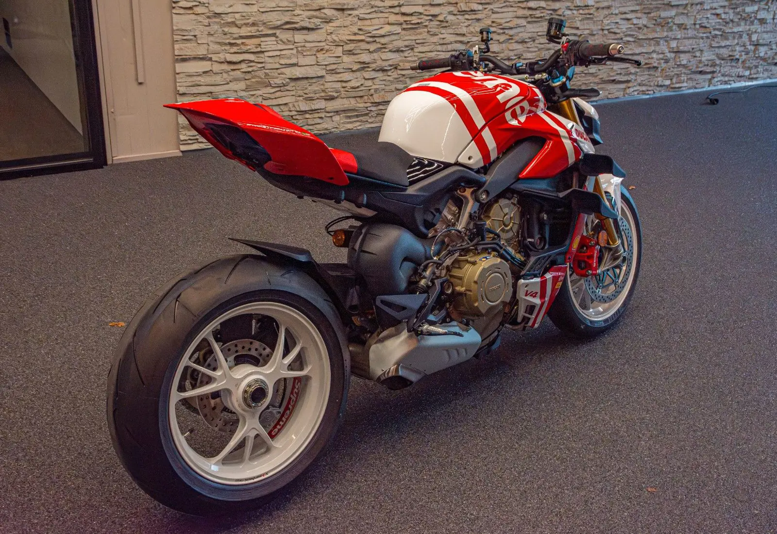 Ducati Streetfighter V4 Supreme. * 1 OF 250 LIMITED ED - 105558