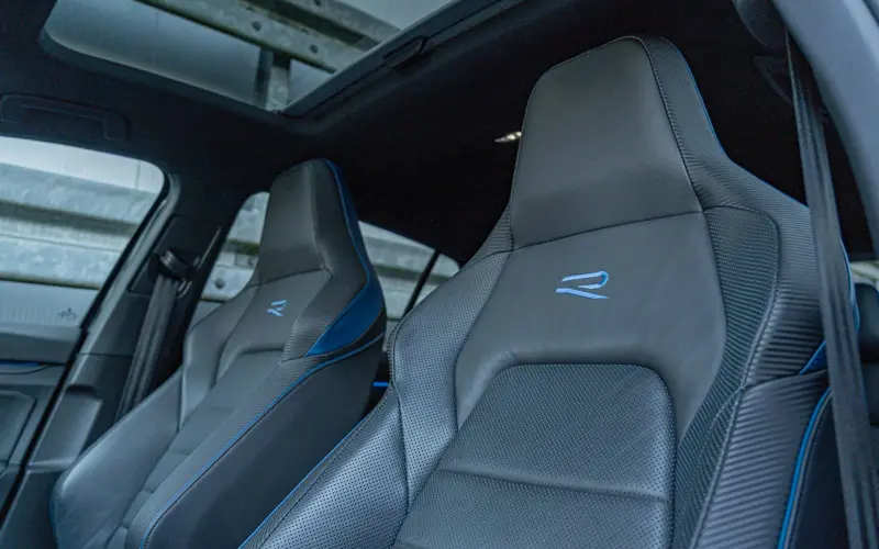 Volkswagen Golf VIII R * PERFORMANCE * AKRA * PANO * HUD * MAXTON * VO - 133471