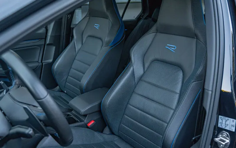 Volkswagen Golf VIII R * PERFORMANCE * AKRA * PANO * HUD * MAXTON * VO - 133470