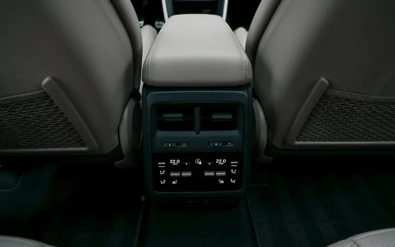 Porsche Macan Turbo Electric * INNO * P.DISPLAY * H.LENK * PANO - 115186