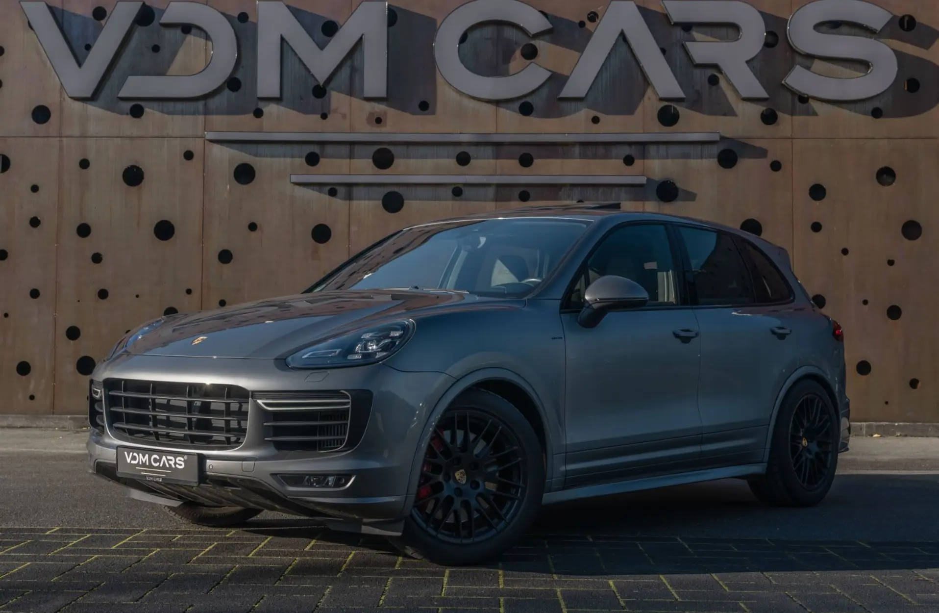 Porsche - Cayenne - 122524