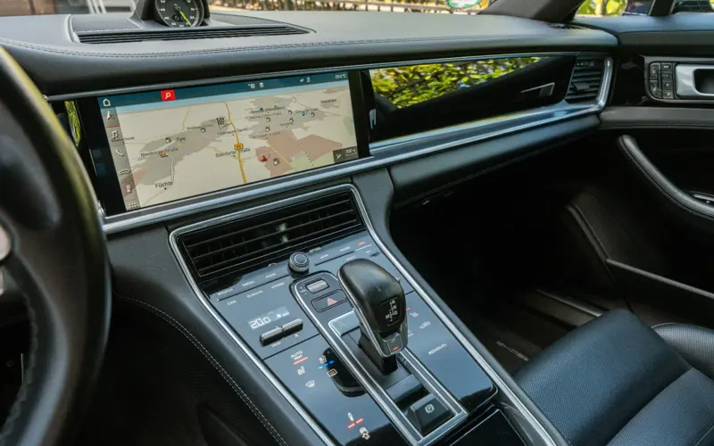 Porsche Panamera Sport Turismo 4 E-Hybrid * SPORTPAKET * CH - 168566