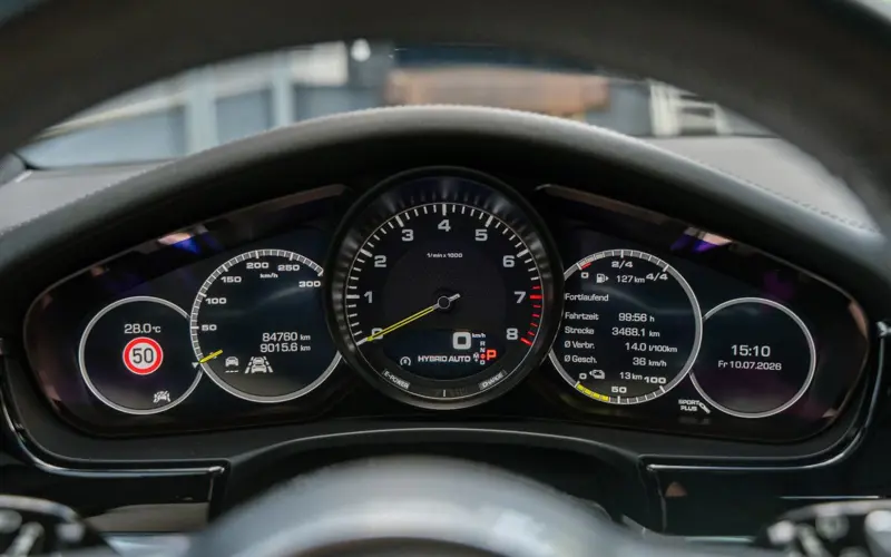 Porsche Panamera Sport Turismo 4 E-Hybrid * SPORTPAKET * CH - 168563