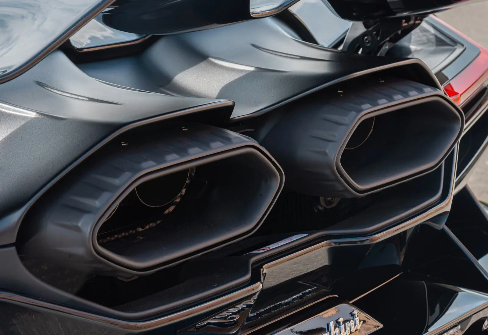 Lamborghini Revuelto 6.5 V12 * NEW CAR * AVAILABLE * BI COLOR - 114718