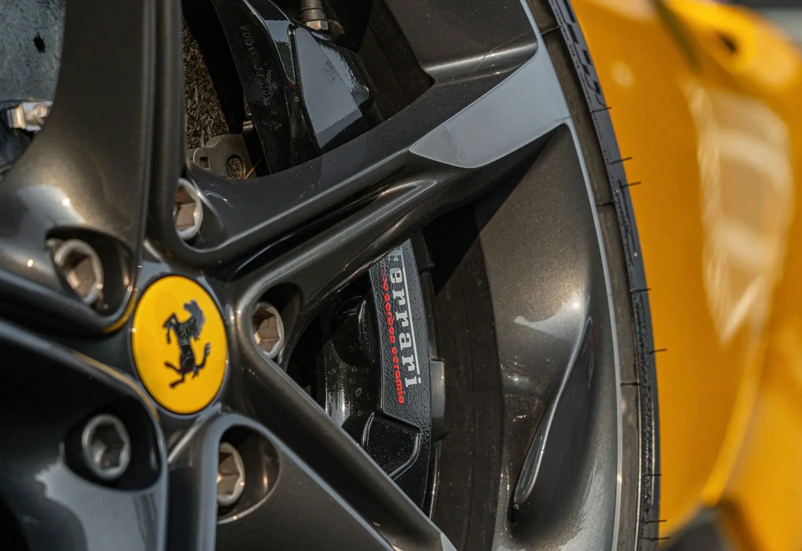 Ferrari SF90 Stradale * ATELIER * GIALLO TRIPLO * CARBON * TAILO - 138970