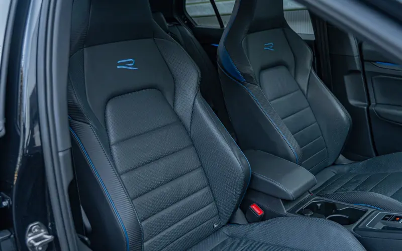 Volkswagen Golf VIII R * PERFORMANCE * AKRA * PANO * HUD * MAXTON * VO - 133484