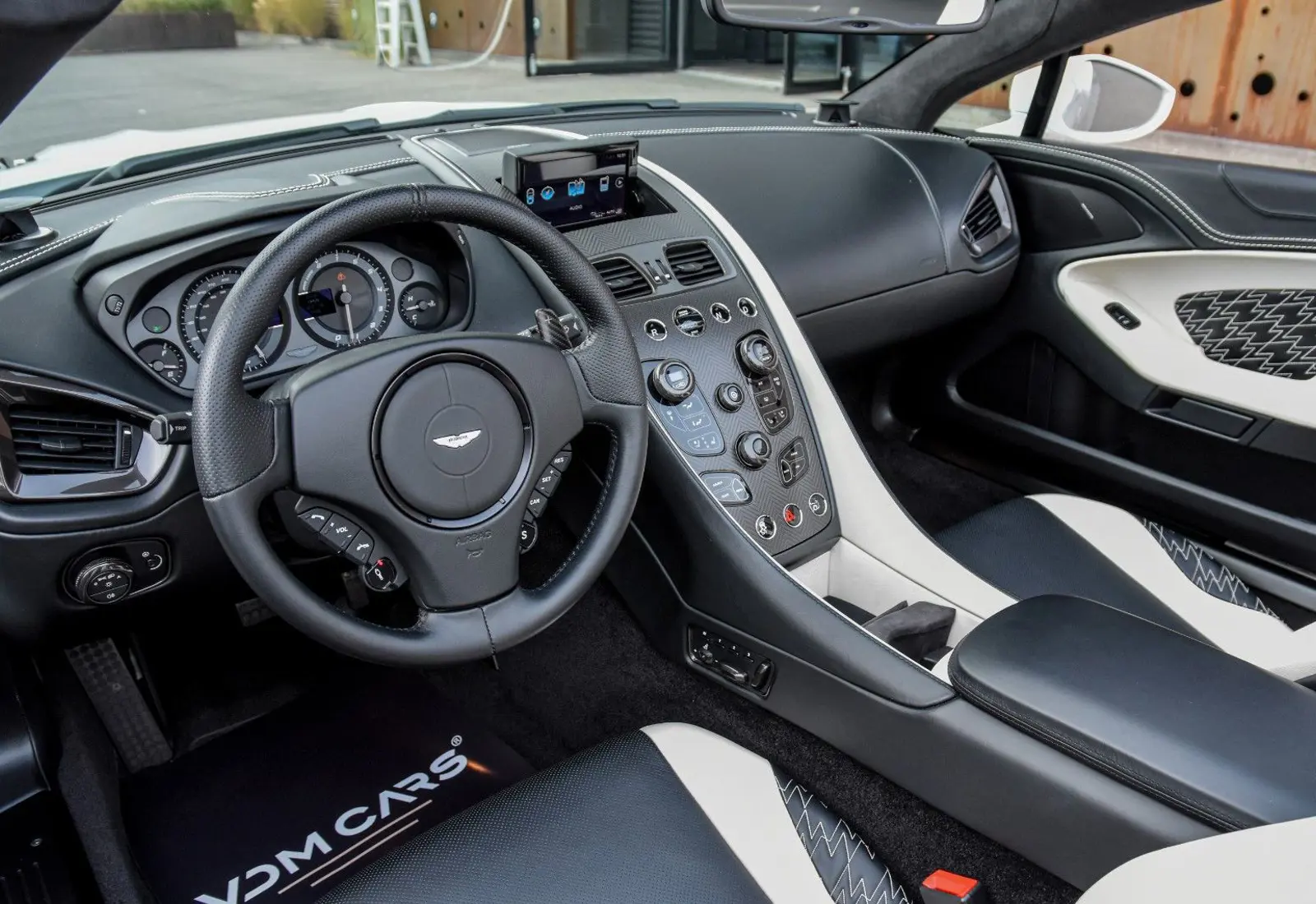 Aston Martin Vanquish Zagato Volante * 1 OF 99 *  - 110738