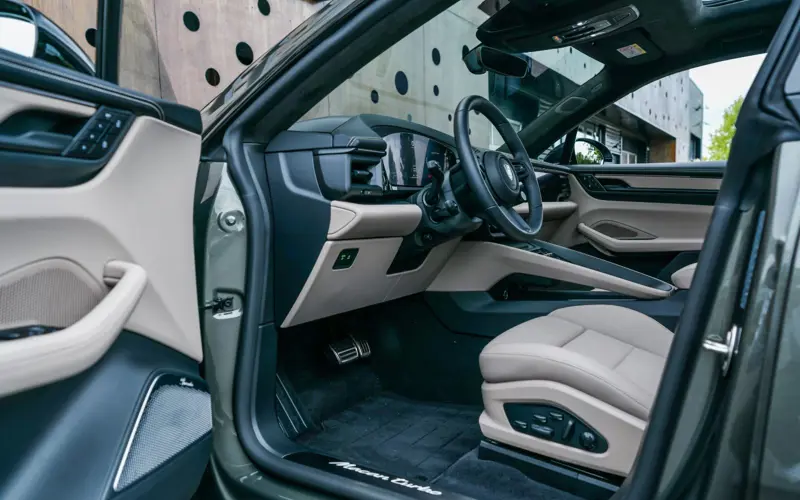 Porsche Macan Turbo Electric * INNO * P.DISPLAY * H.LENK * PANO - 115172