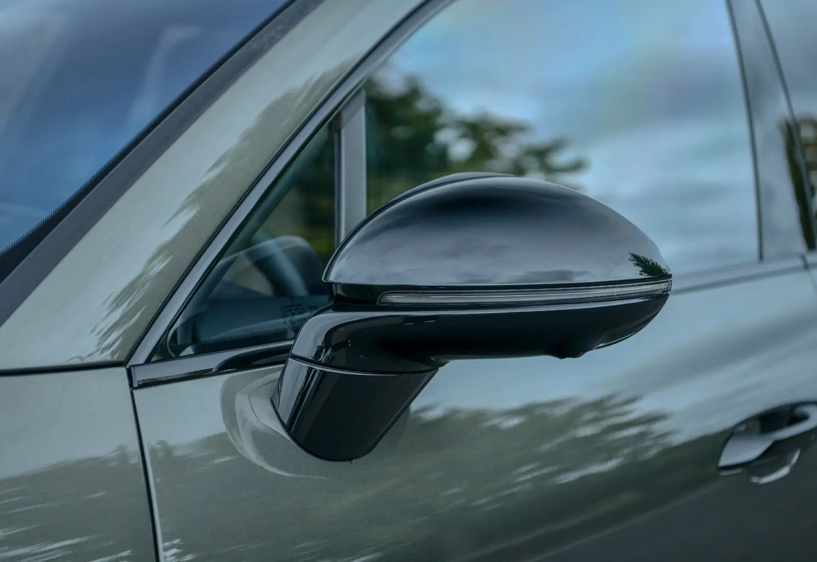Porsche Macan Turbo Electric * INNO * P.DISPLAY * H.LENK * PANO - 115168