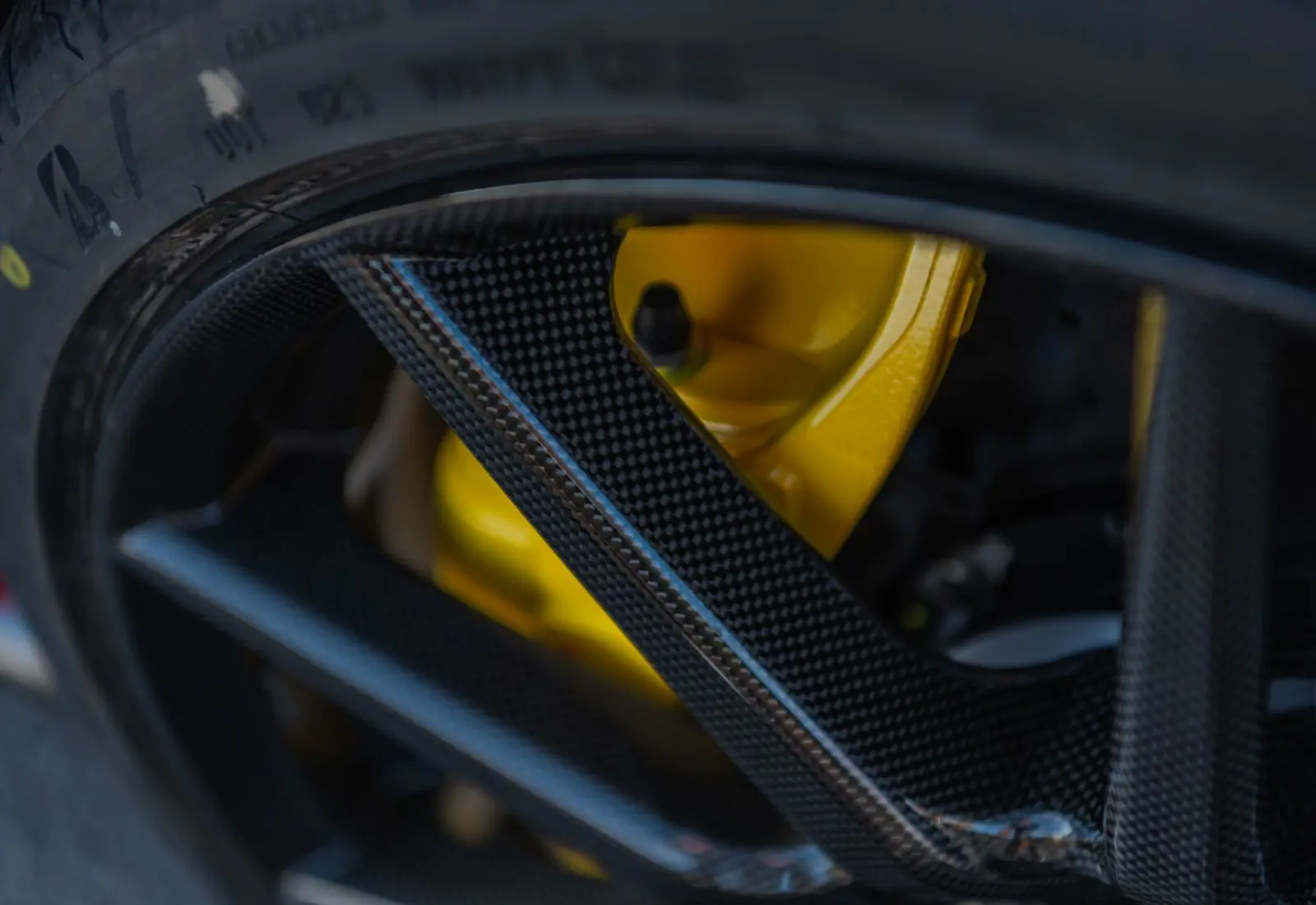 Ferrari 296 GTB * 1.HAND * CARBON * CARBON FELGEN * LIFT *  - 134450