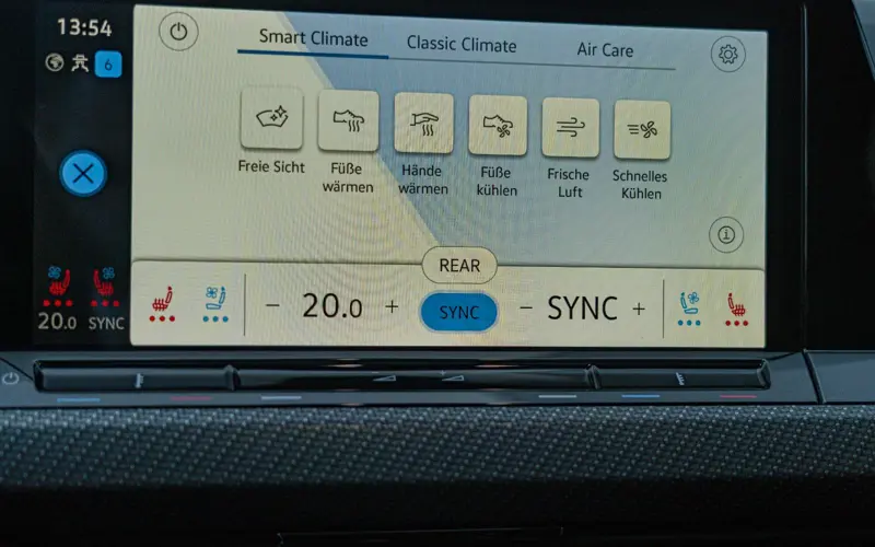 Volkswagen Golf VIII R * PERFORMANCE * AKRA * PANO * HUD * MAXTON * VO - 133475