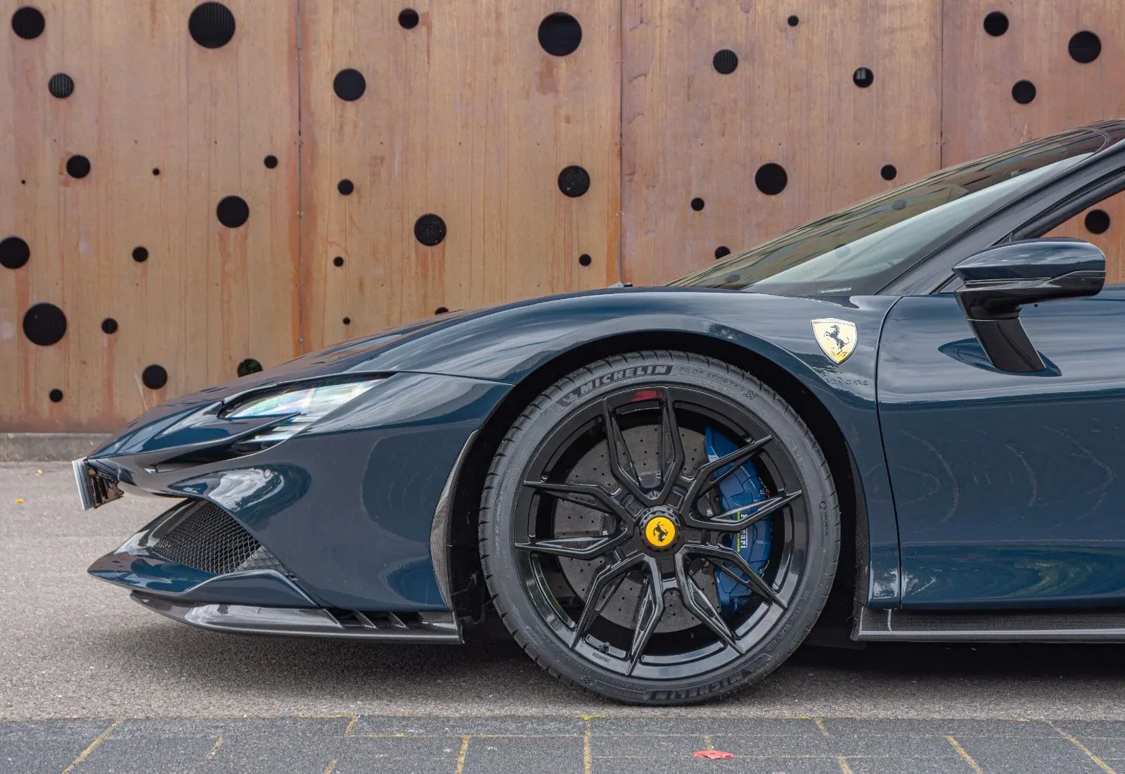 Ferrari SF90 Spider * CARBON(12x) * CARPLAY * LIFT * TWO-TONE *  - 110929
